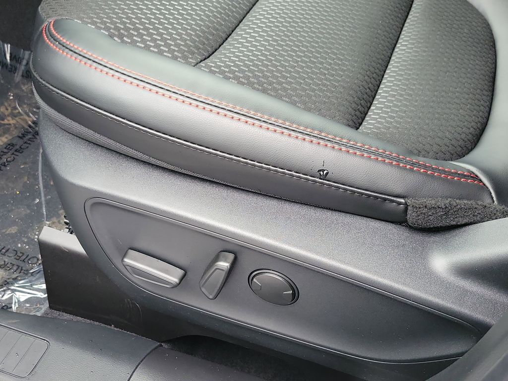 2026 Ford Escape ST-Line - Photo 9