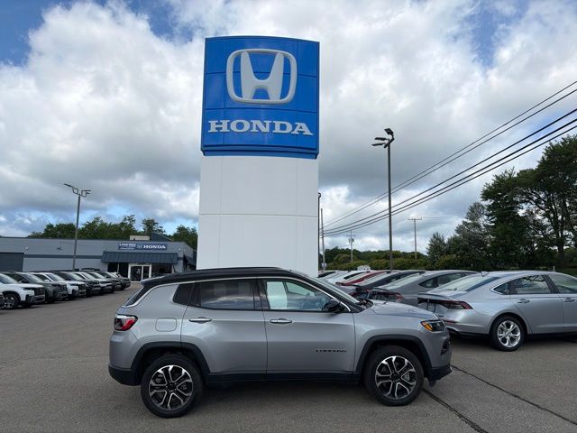 2023 Jeep Compass Limited 4X4's photo