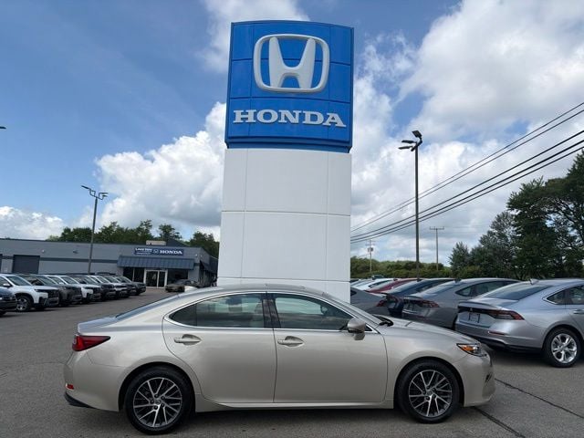 2016 Lexus ES 350 350's photo