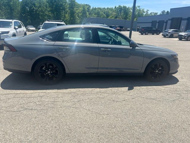2025 Honda Accord SE - Photo 8