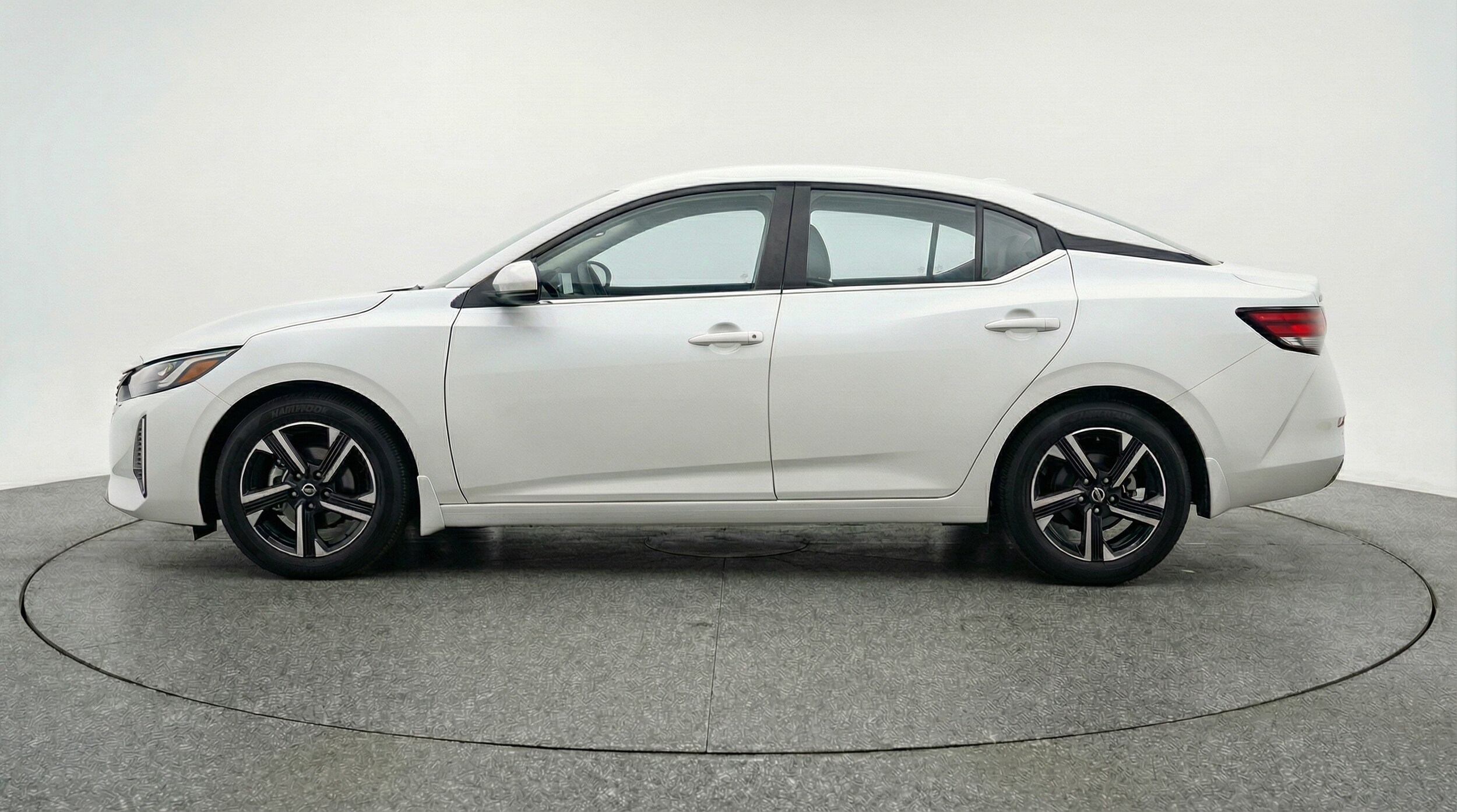 Thumbnail: 2025 Nissan Sentra - 4