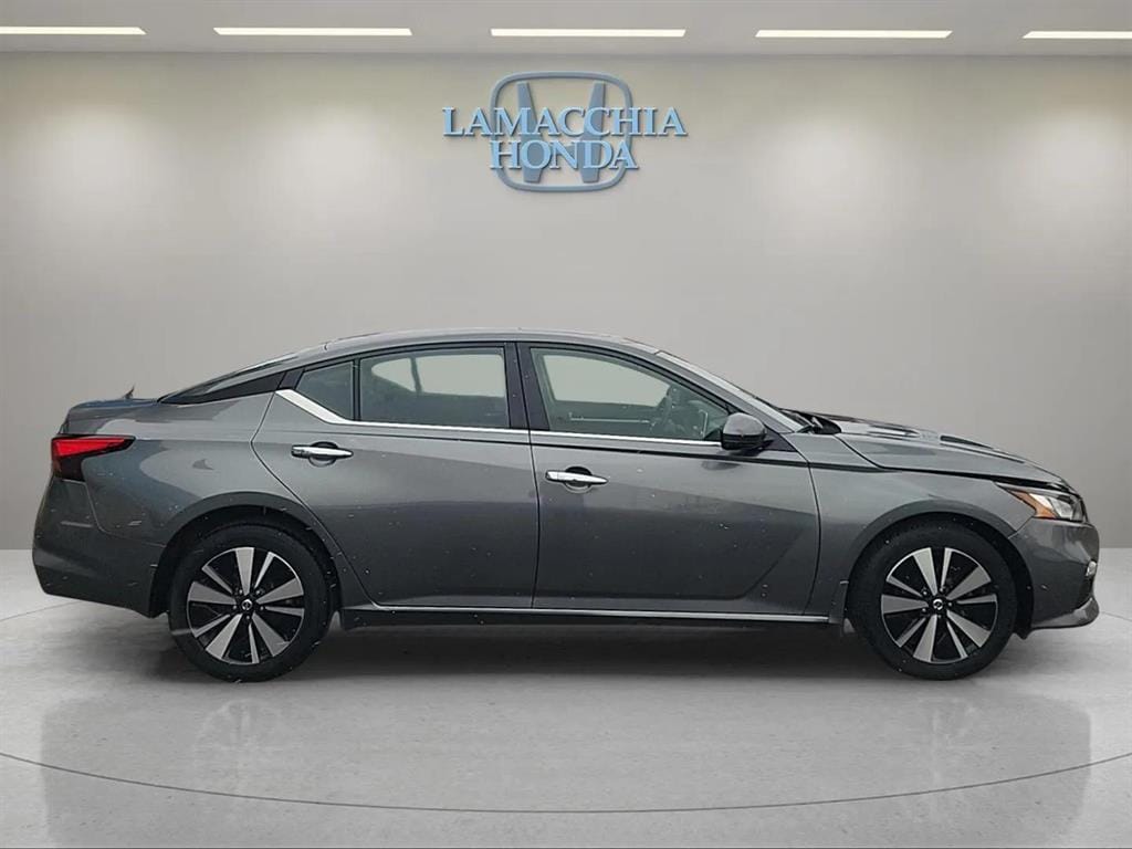 Used 2022 Nissan Altima 2.5 SV Sedan