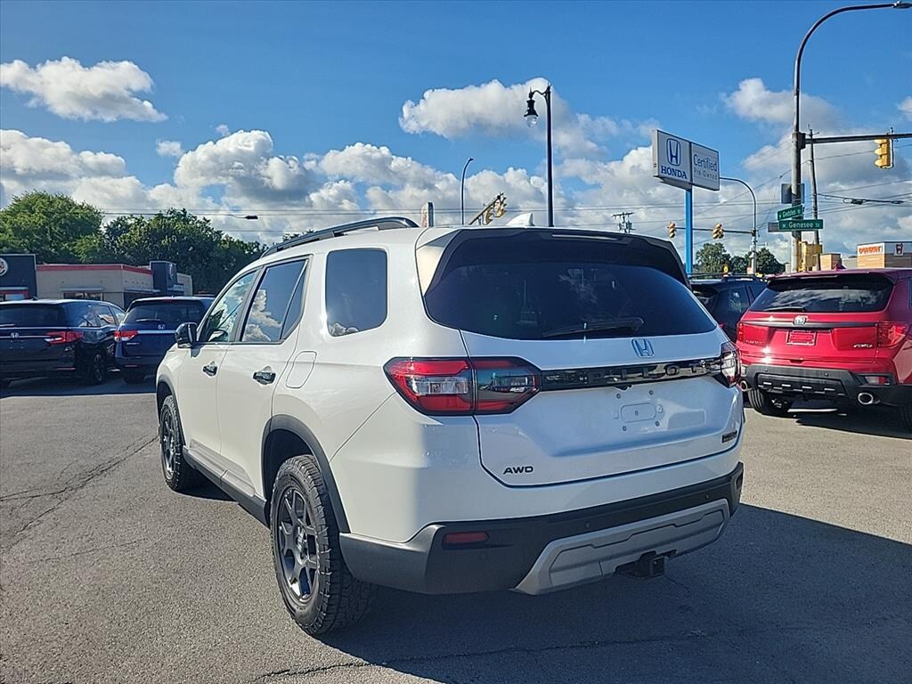 Used 2024 Honda Pilot TrailSport SUV