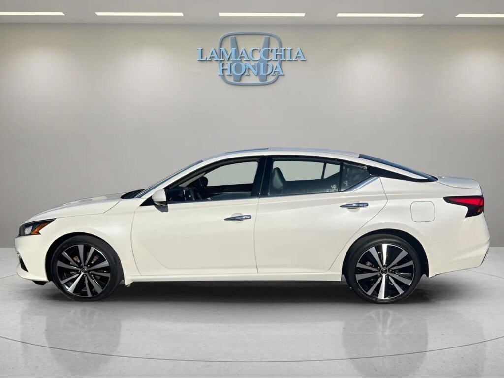 2021 Nissan Altima 2.5 Platinum photo 2