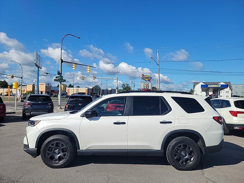 Used 2024 Honda Pilot TrailSport SUV