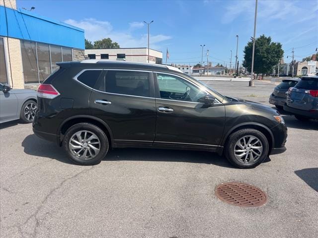 Used 2015 Nissan Rogue SL with VIN 5N1AT2MV5FC905608 for sale in Syracuse, NY