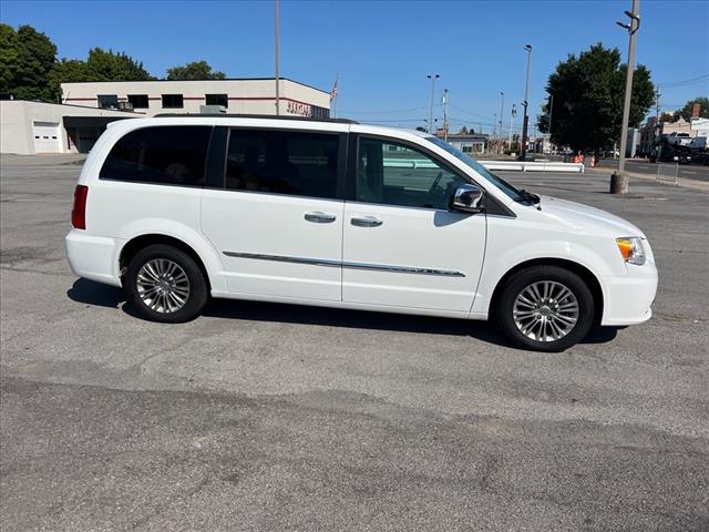 Used 2016 Chrysler Town & Country Anniversary Edition with VIN 2C4RC1CG3GR135552 for sale in Syracuse, NY