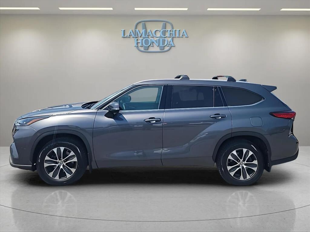 Used 2022 Toyota Highlander XLE SUV
