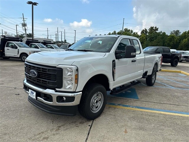 2025 Ford F-250 photo 3