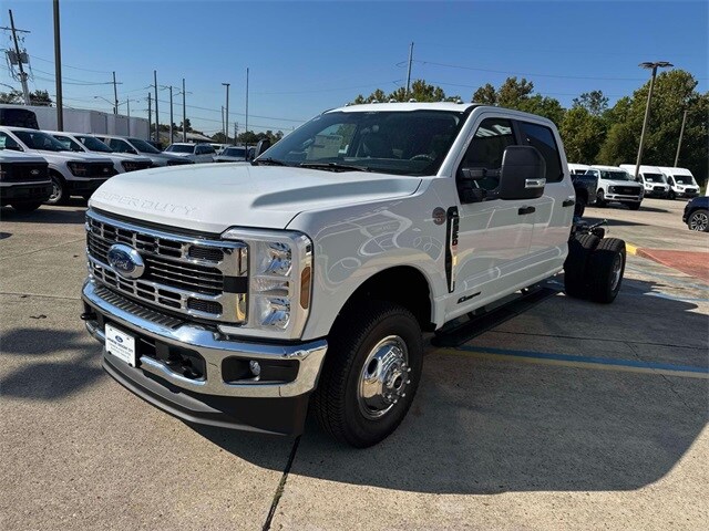 2026 Ford F-350 photo 3