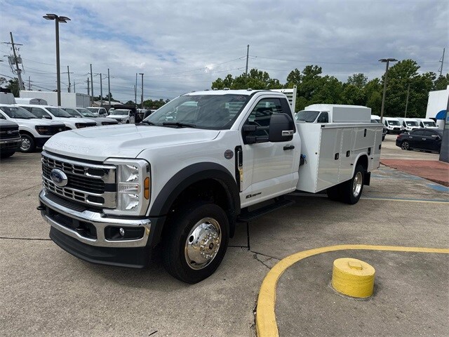 2025 Ford F-550 photo 3