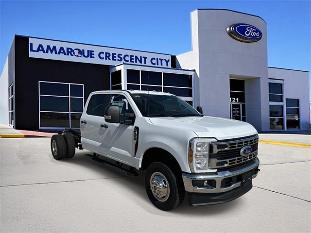 2025 Ford F-350 Super Duty Chassis Cab