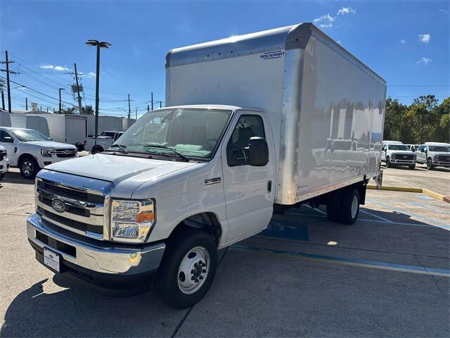 2026 Ford E-450 photo 3