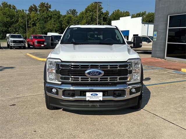 2025 Ford F-550 photo 2