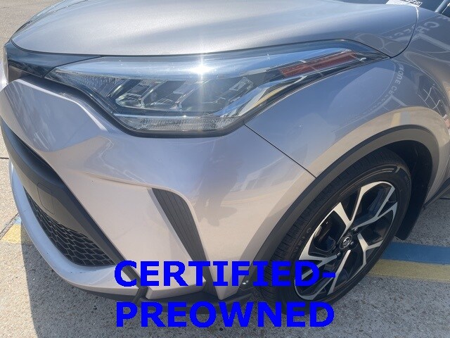 2020 Toyota C-HR LE photo 4