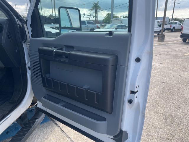 2016 Ford F-550 - Photo 12