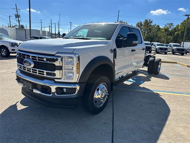 2026 Ford F-450 photo 3