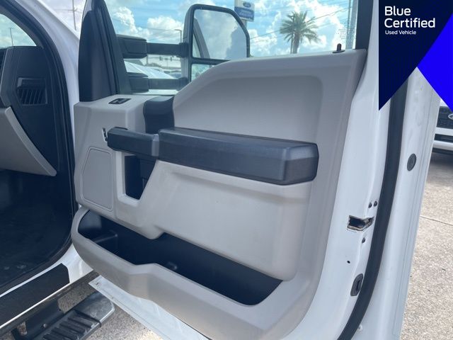 2019 Ford F-350 Super Duty Chassis Cab XL - Photo 18