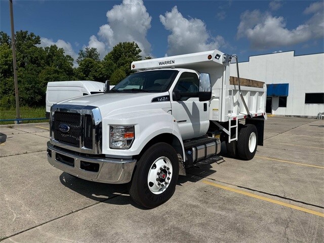 2025 Ford F-750 SuperCab photo 3