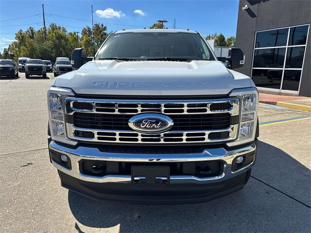 2026 Ford F-450 photo 2