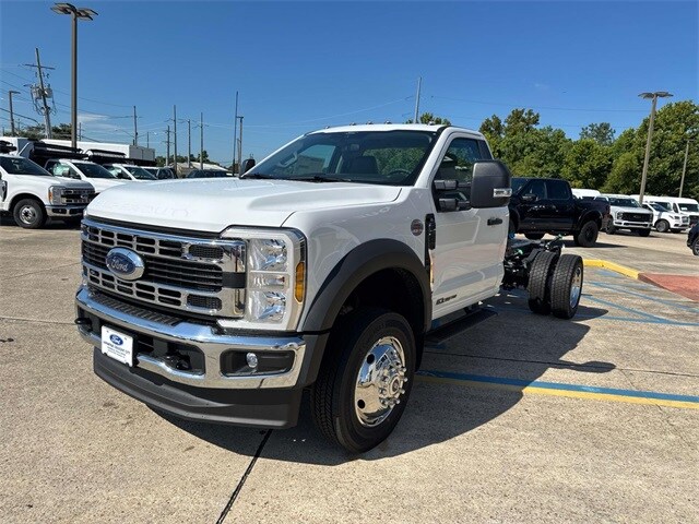 2025 Ford F-550 photo 3