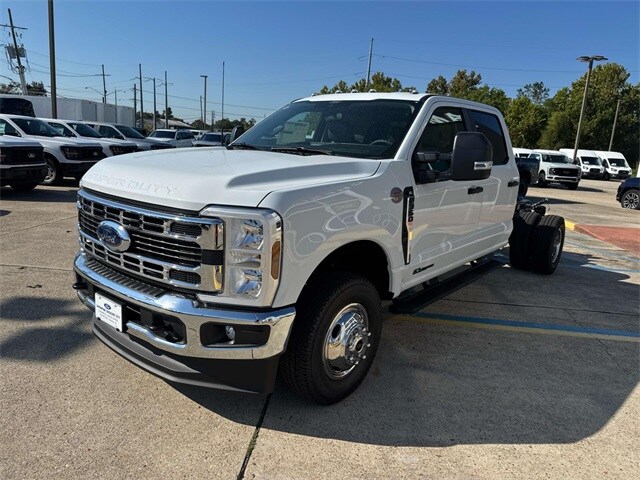 2026 Ford F-350 photo 3