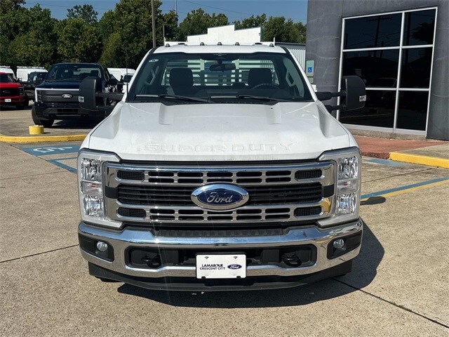 2023 Ford F-350 photo 2
