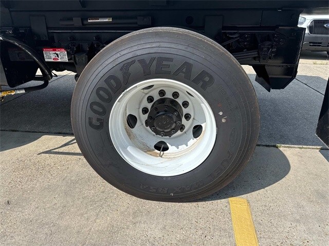 2025 Ford F-750 SuperCab photo 4
