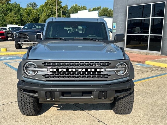2025 Ford Bronco Badlands photo 2