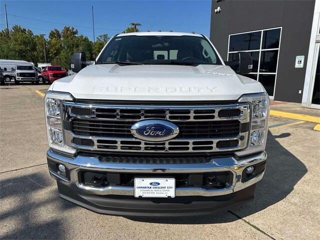 2026 Ford F-350 photo 2