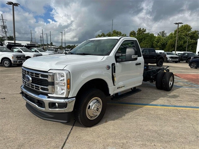 2025 Ford F-350 XL photo 2