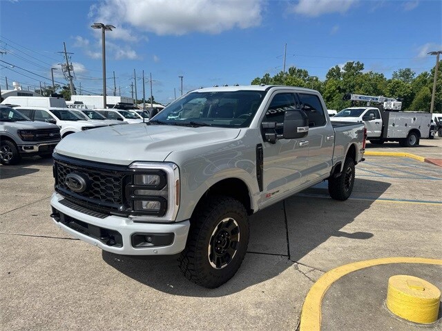 2025 Ford F-350 photo 3
