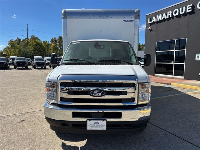 2026 Ford E-450 photo 2
