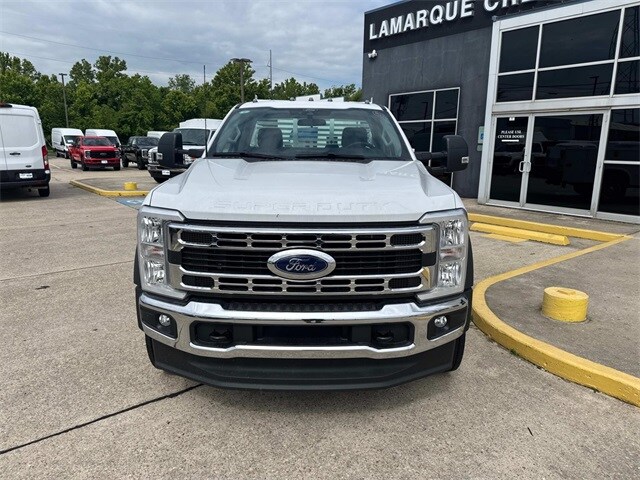 2025 Ford F-550 photo 2