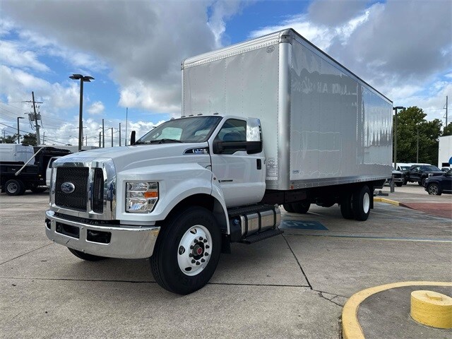 2025 Ford F-750 Base photo 3