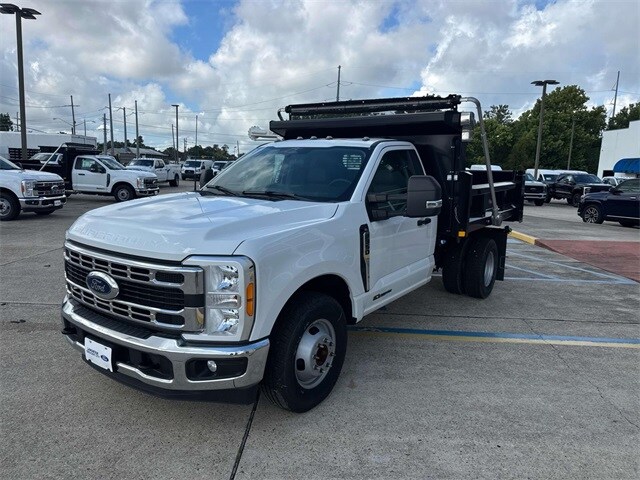 2023 Ford F-350 XL photo 2