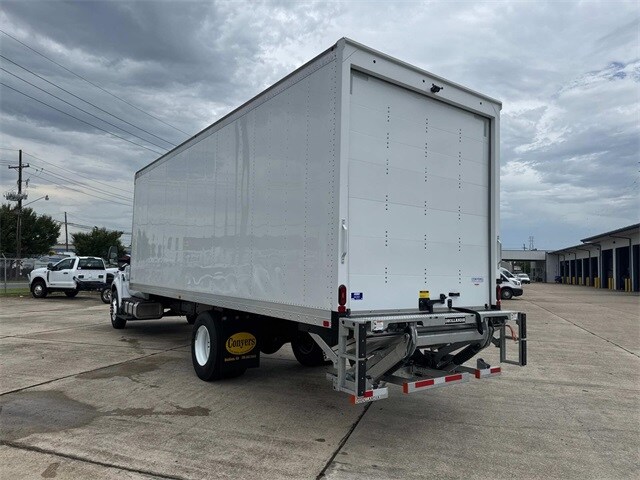 2025 Ford F-750 Base photo 4