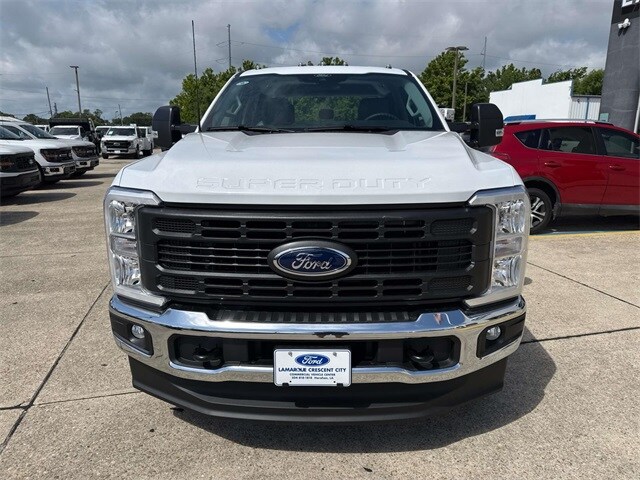 2025 Ford F-350 photo 2