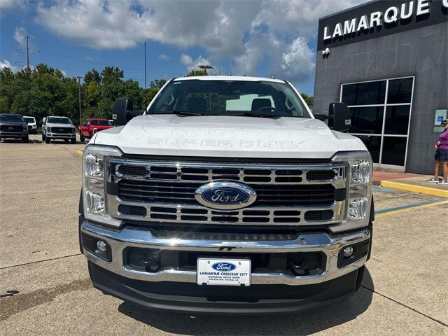 2025 Ford F-550 photo 2