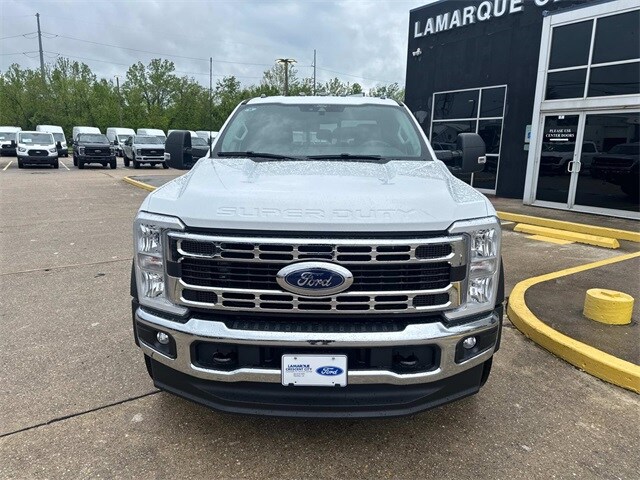 2025 Ford F-550 photo 2