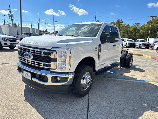 2026 Ford F-350 photo 3