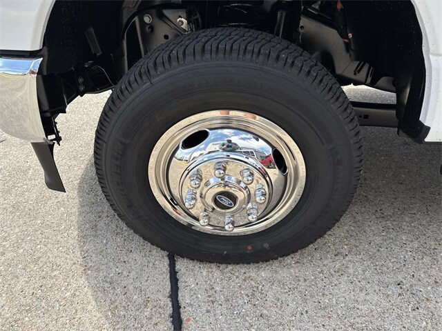 2025 Ford F-350 photo 4