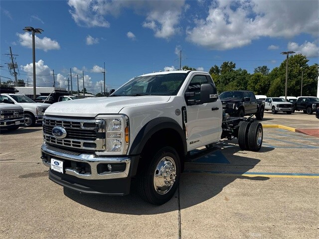 2025 Ford F-550 photo 3