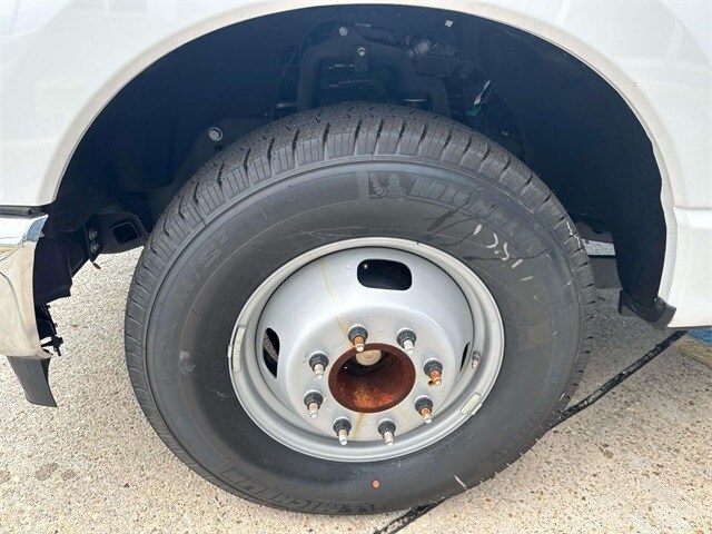 2023 Ford F-350 XL photo 4