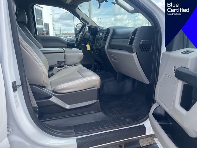 2019 Ford F-350 Super Duty Chassis Cab XL - Photo 16