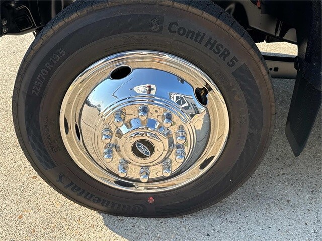 2025 Ford F-550 XL photo 3