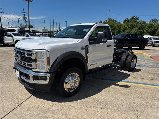 2025 Ford F-550 photo 2