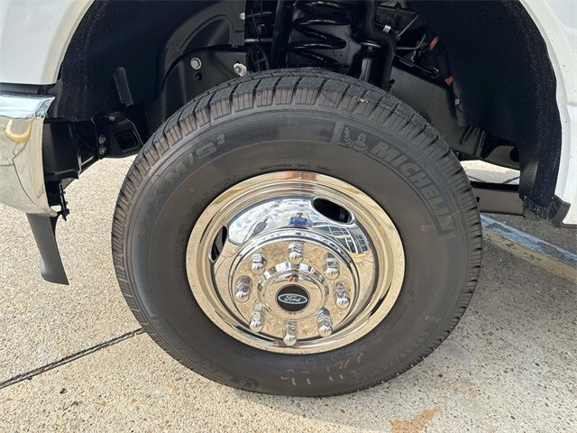 2025 Ford F-350 XL photo 3