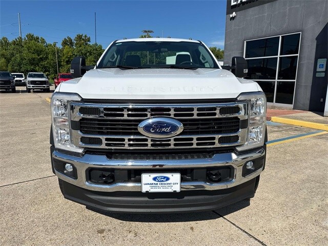 2025 Ford F-550 photo 2