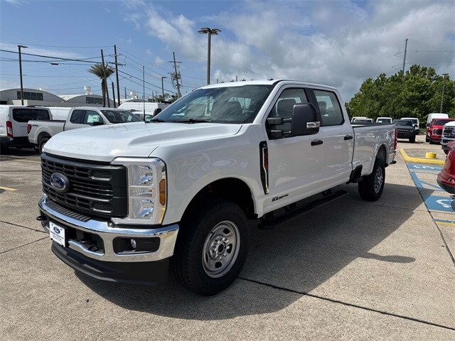 2025 Ford F-350 photo 3